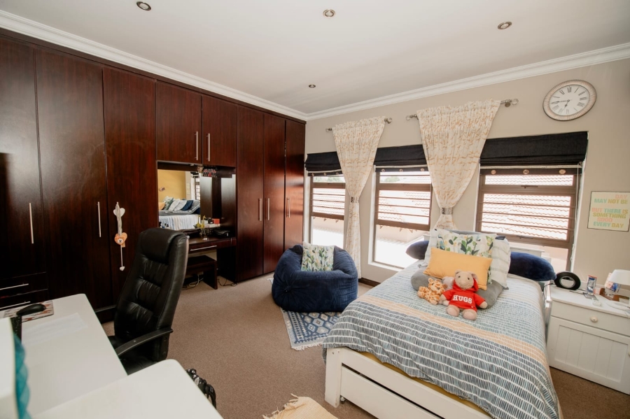 5 Bedroom Property for Sale in Baillie Park North West